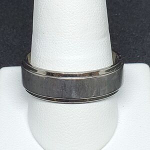 Hou Titanium Silver Tone Ring